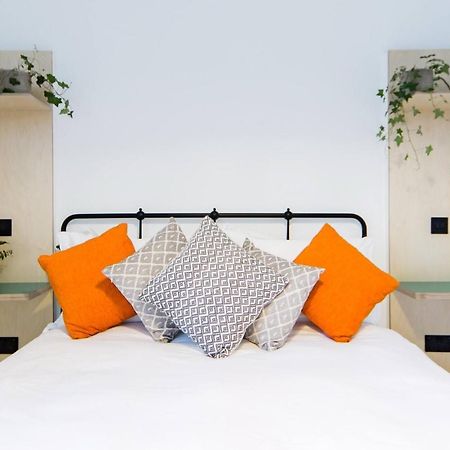 The Plywood Flat, Modern Style In A Traditional Tenement EDI Exteriér fotografie